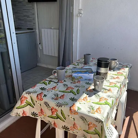 Apartament 2 Pieces Au Grau-du-roi Avec Piscine Et Parking - Fr-1-250-304 *