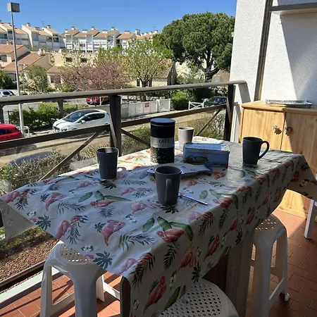 2 Pieces Au Grau-du-roi Avec Piscine Et Parking - Fr-1-250-304 * لو غراو دو روا